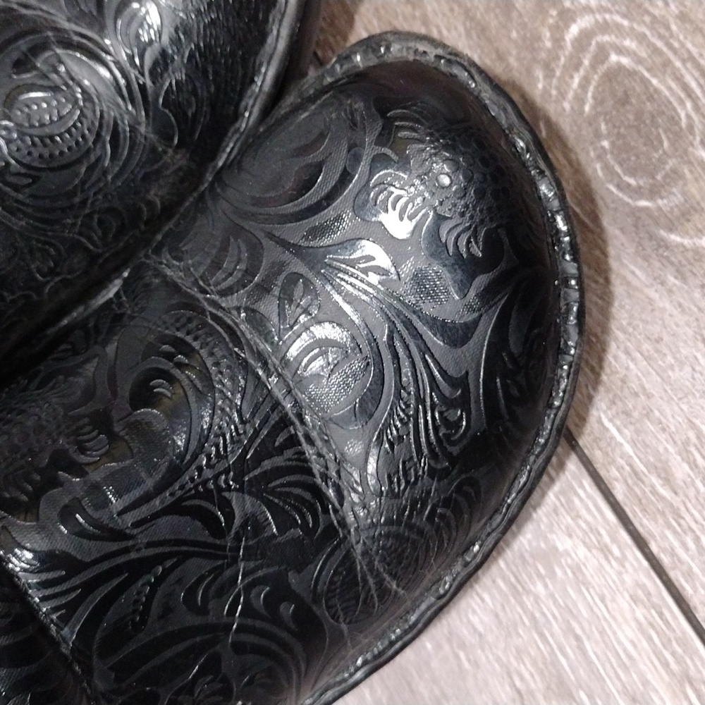 B. O. C. Black Clogs. Size 8.5 - image 2